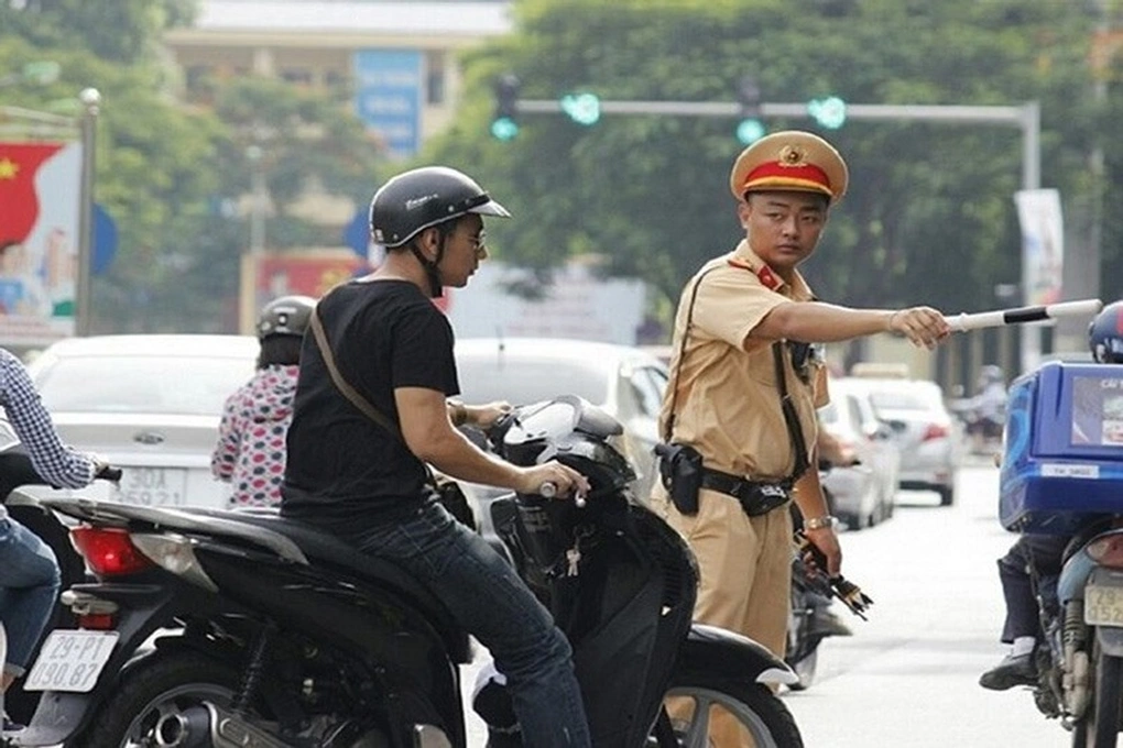 Không có gương chiếu hậu có bị trừ điểm giấy phép lái xe