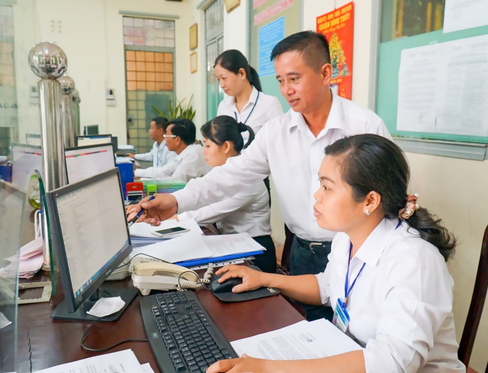 Chế độ lương của cán bộ công chức lãnh đạo sau sáp nhập